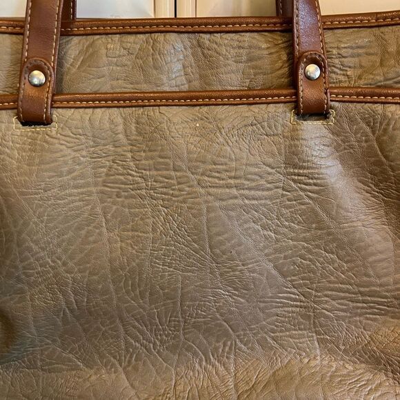 Vintage International All Weatherwear  Tan Leather  Zippered Handbag. - Picture 6 of 10